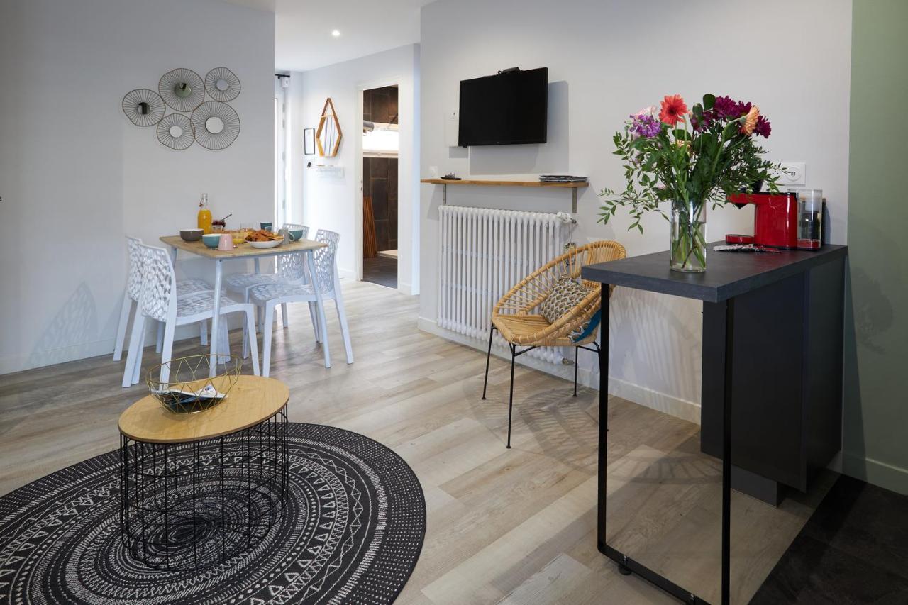 Centre Ville A Pied Appt Avec Sauna, Linge, Wifi, Stationnement Gratuit 반느 외부 사진